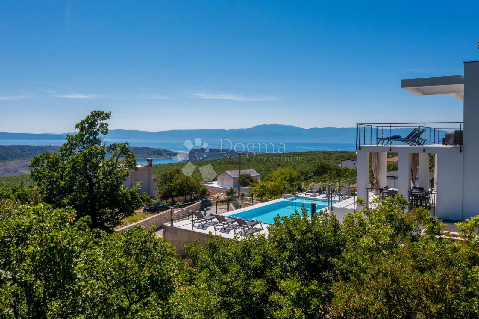 vila s bazenom - slika 38