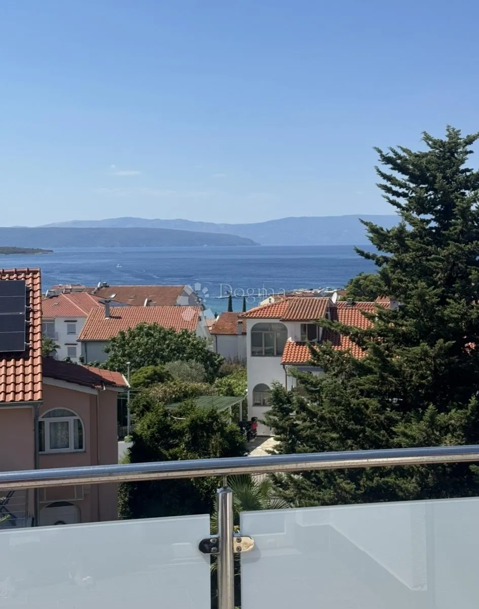 kuća sa 3 odvojena apartmana - slika 12