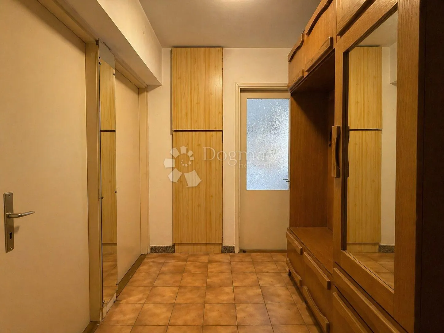 dvosoban stan u centru čakovca s lođom - slika 8