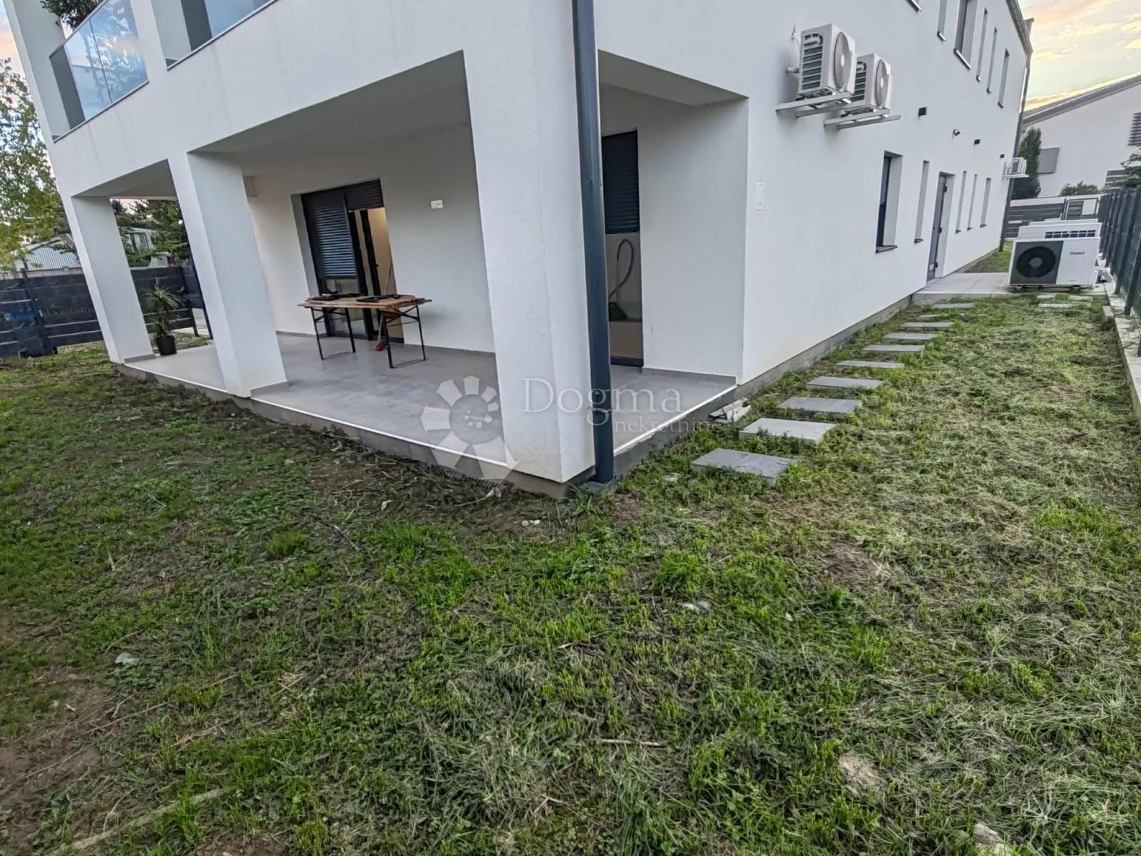 vaš novi dom u hraščici – mir, udobnost i moderni stil života! - slika 17