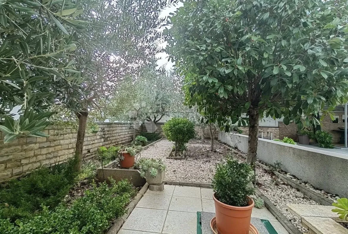 prodaje se apartmanska kuća na otoku viru!! - slika 8