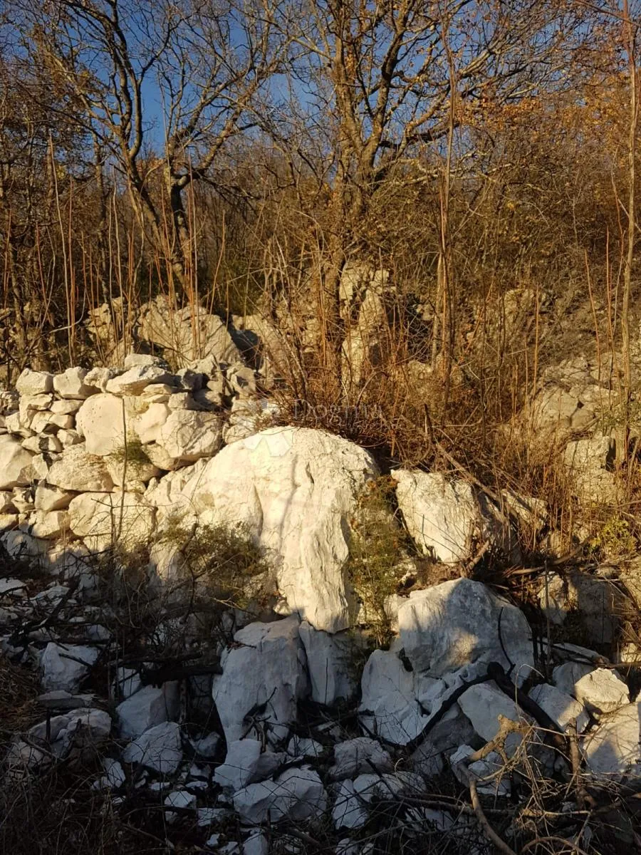 kamene kuće sa 3.500 m² zemljišta – mir, privatnost i blizina splita - slika 12