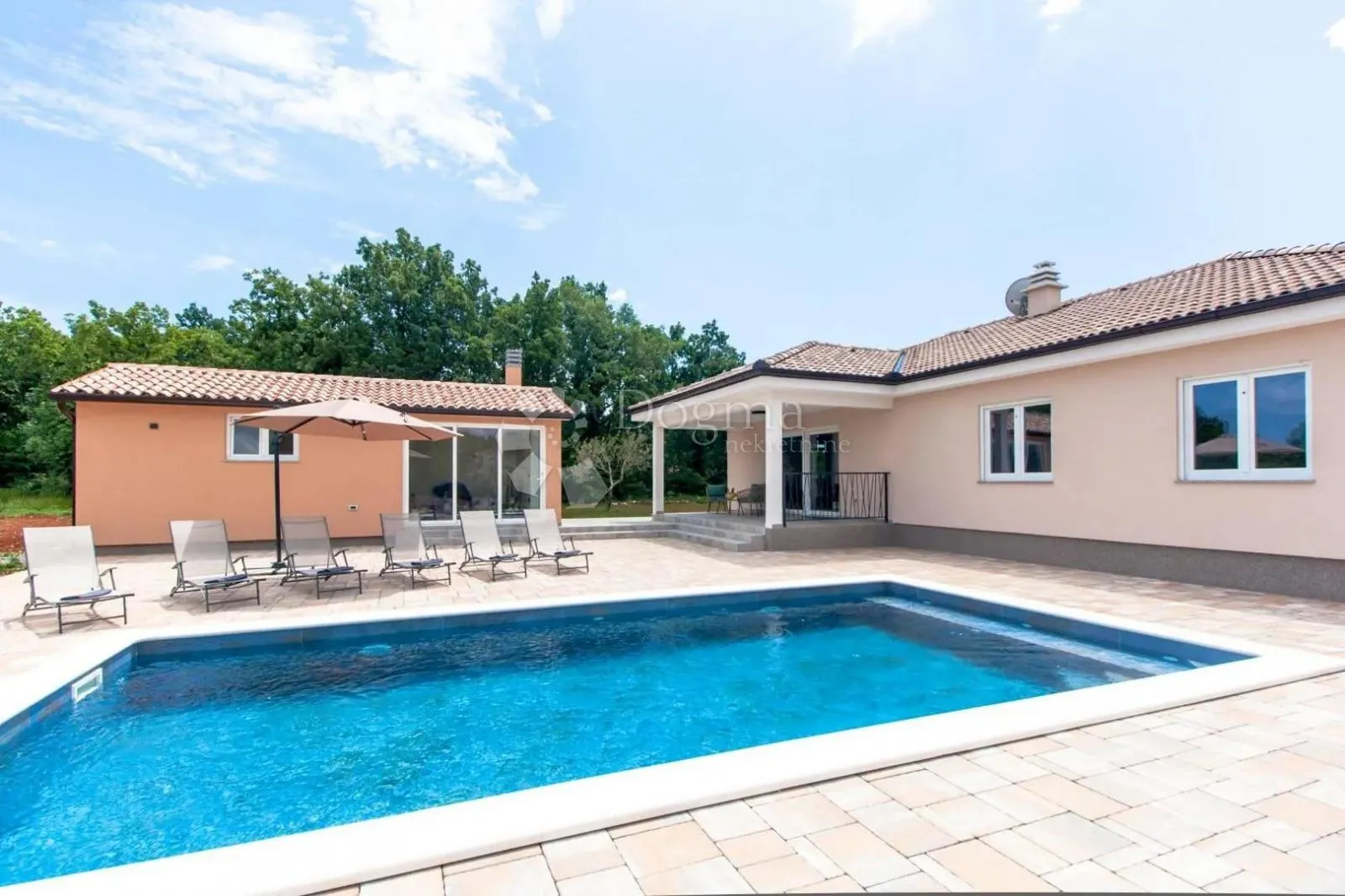 villa sa bazenom, konobom i 3800m2 okućnice - slika 35