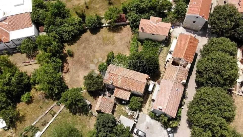 prekrasna kamena kuća sa prostranom okućnicom u srcu mjesta - slika 37
