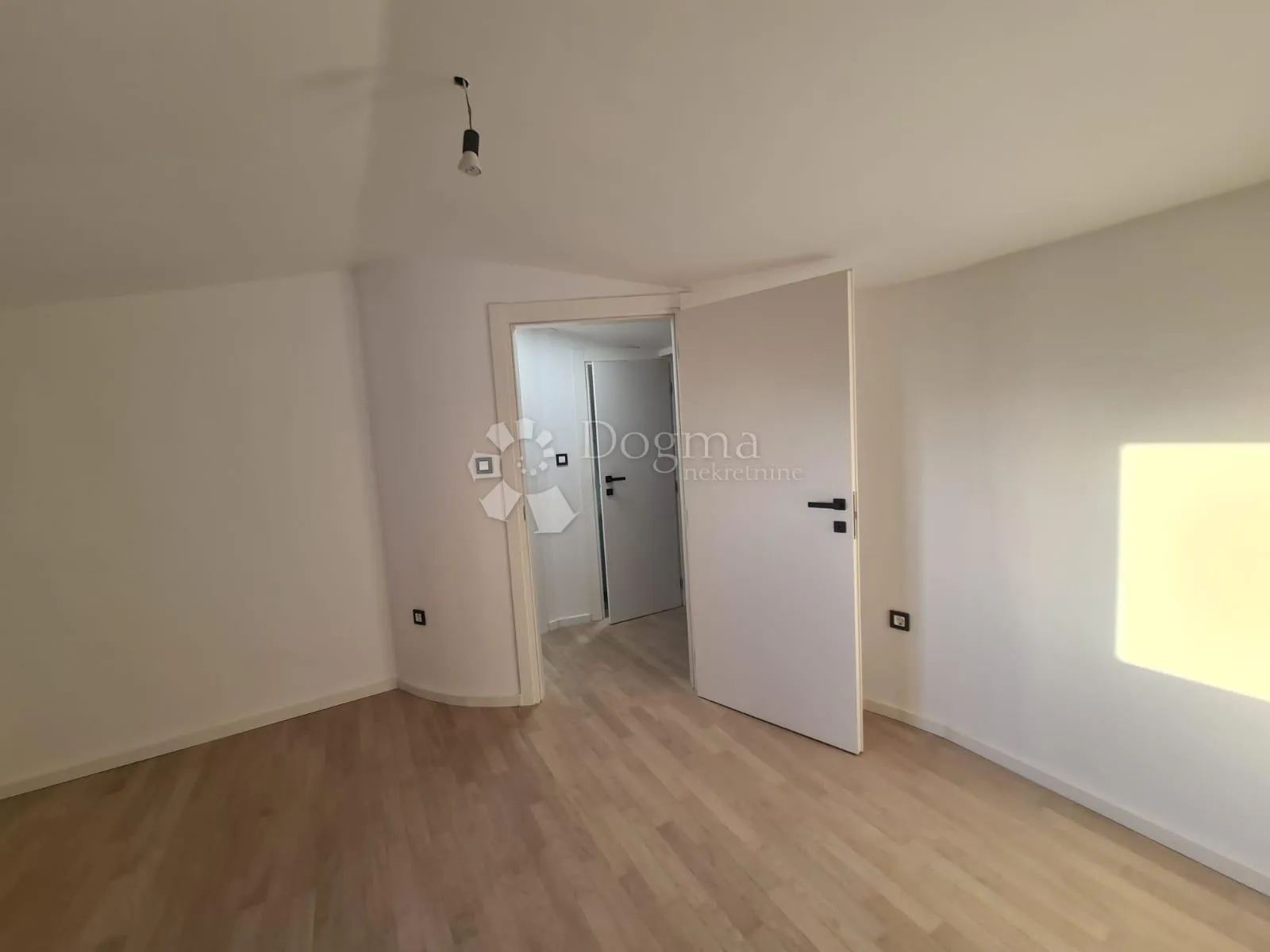 stan s osjećajem kuće – privatni vrt 49 m², terasa i panoramski pogled, mikulići - slika 6