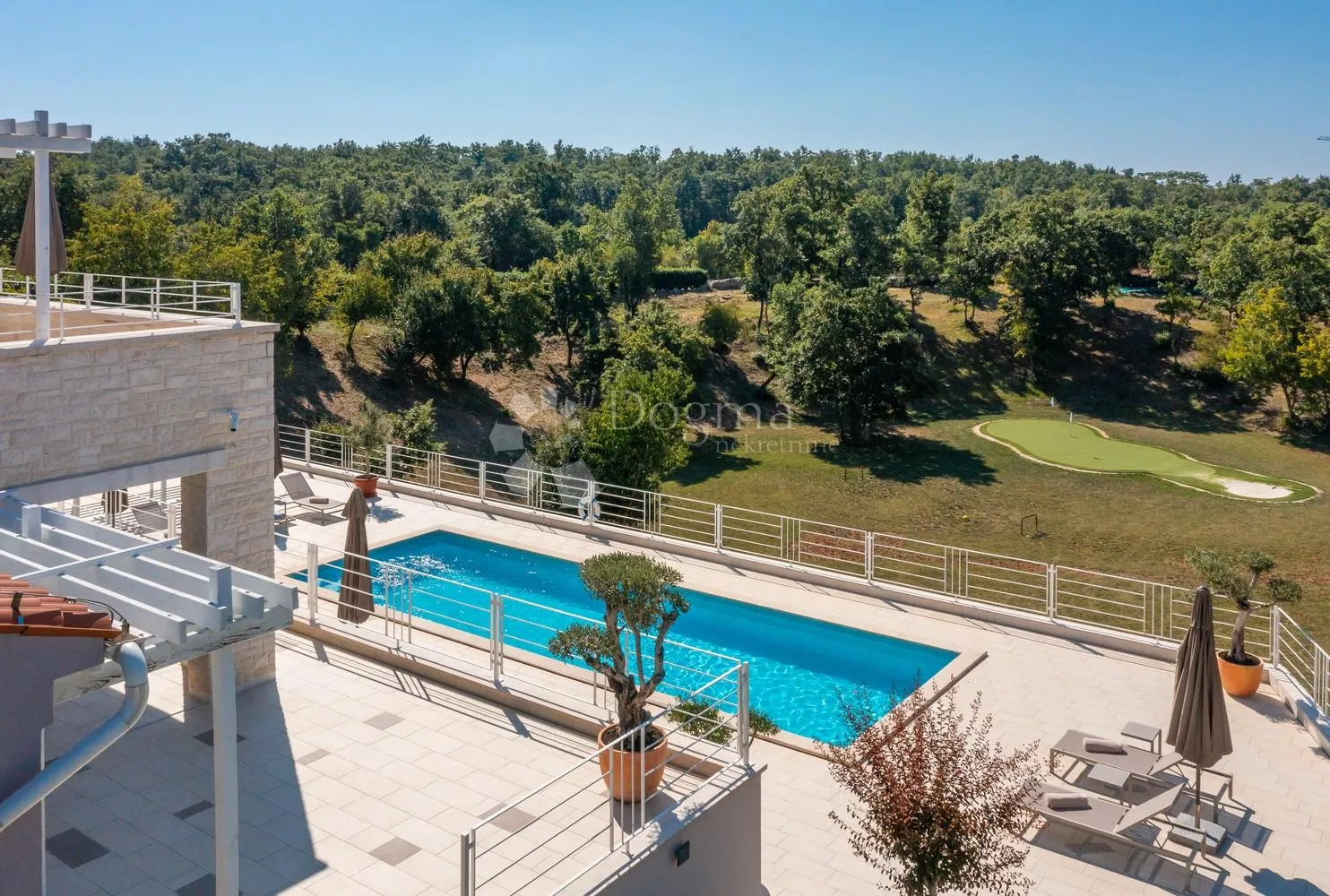otmjena villa sa bazenom na lijepoj lokaciji - slika 5