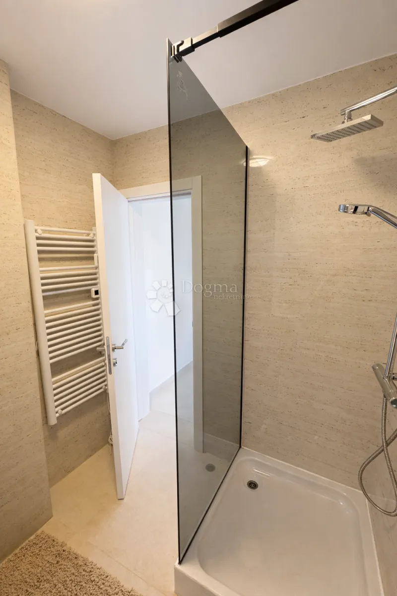 stan 690 € – sve uključeno (režije + internet) - slika 13