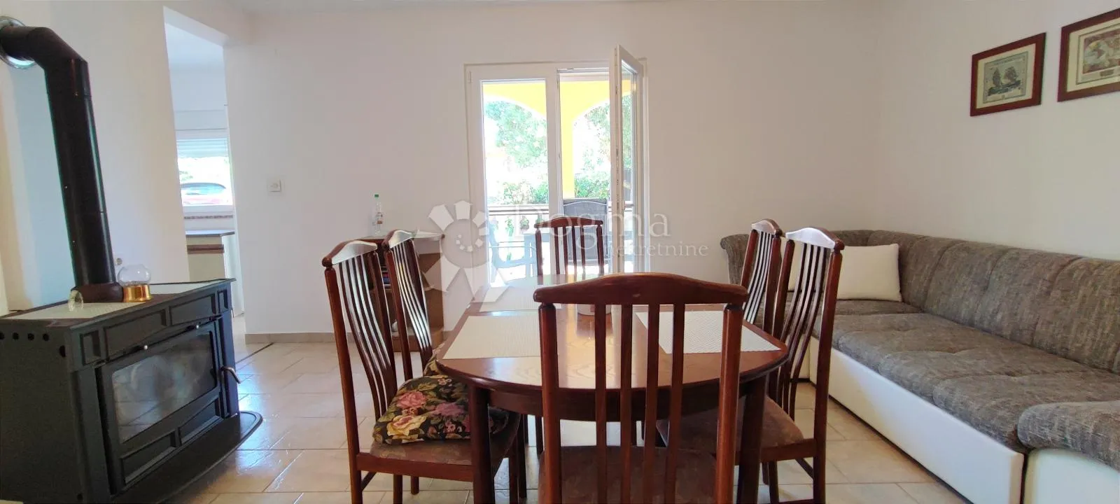 top samostojeća kuća s 3 apartmana (300m od mora), povljana - slika 4