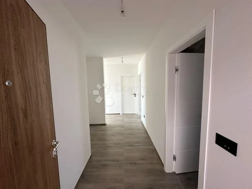 luksuzni apartman na moru - slika 9