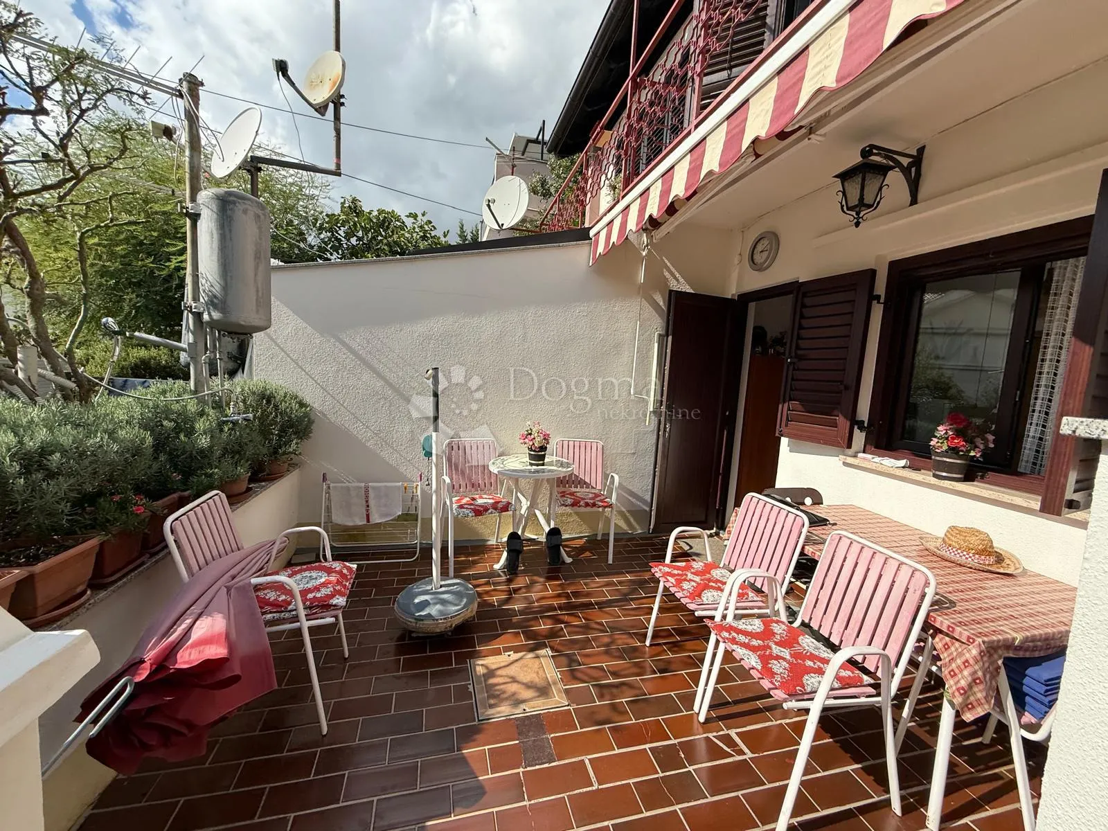 apartman s pogledom 50 m od mora - slika 7