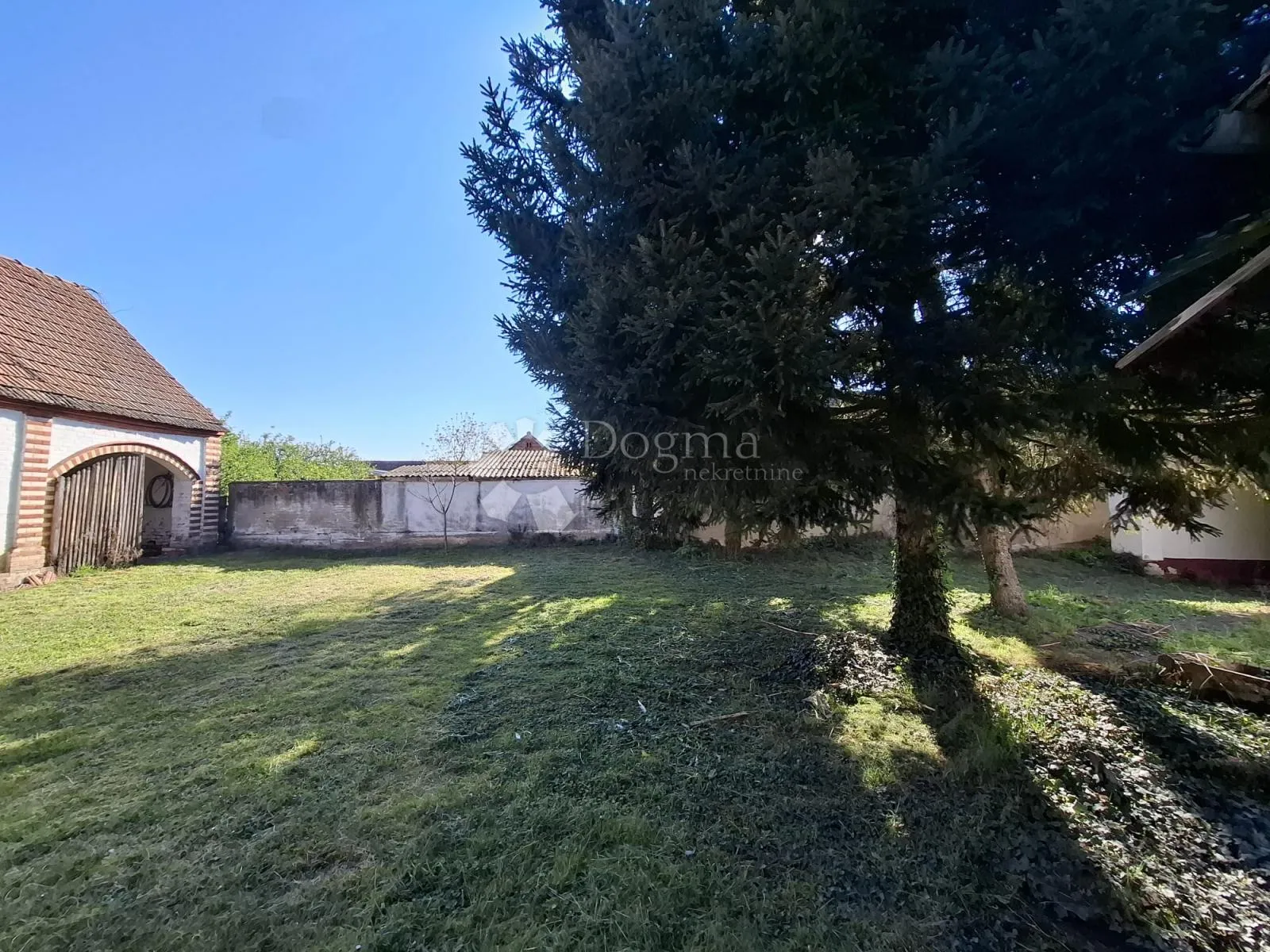 kuća za renovaciju + oranica 2215 m² - slika 3