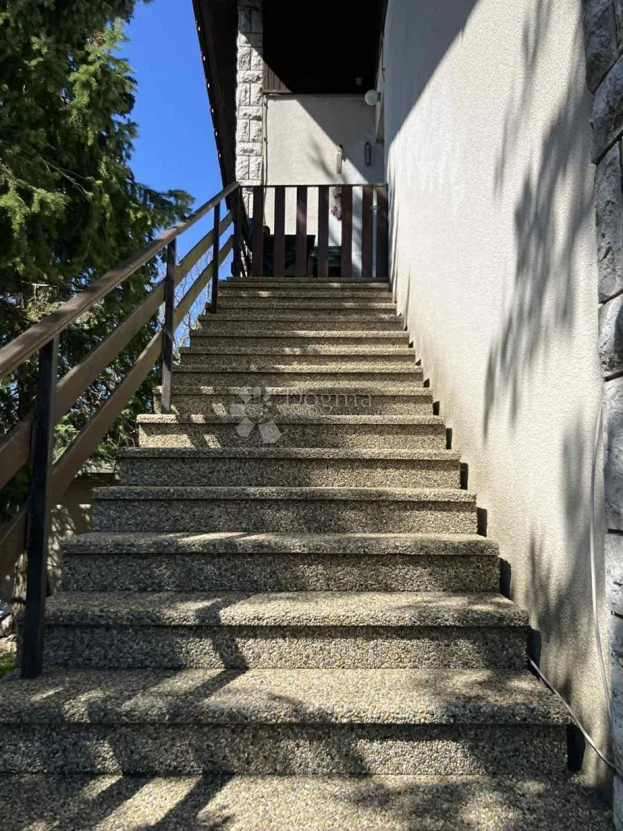 klana, 120 m² – prostrana etaža kuće s velikom okućnicom i 2 garaže - slika 13