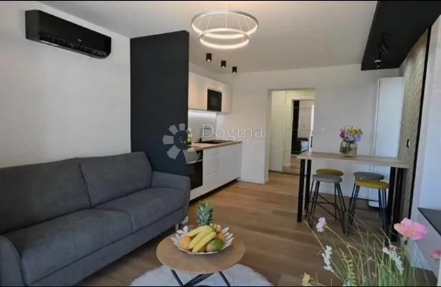 atraktivni stan sa pogledom na more na prestižnoj lokaciji - slika 2