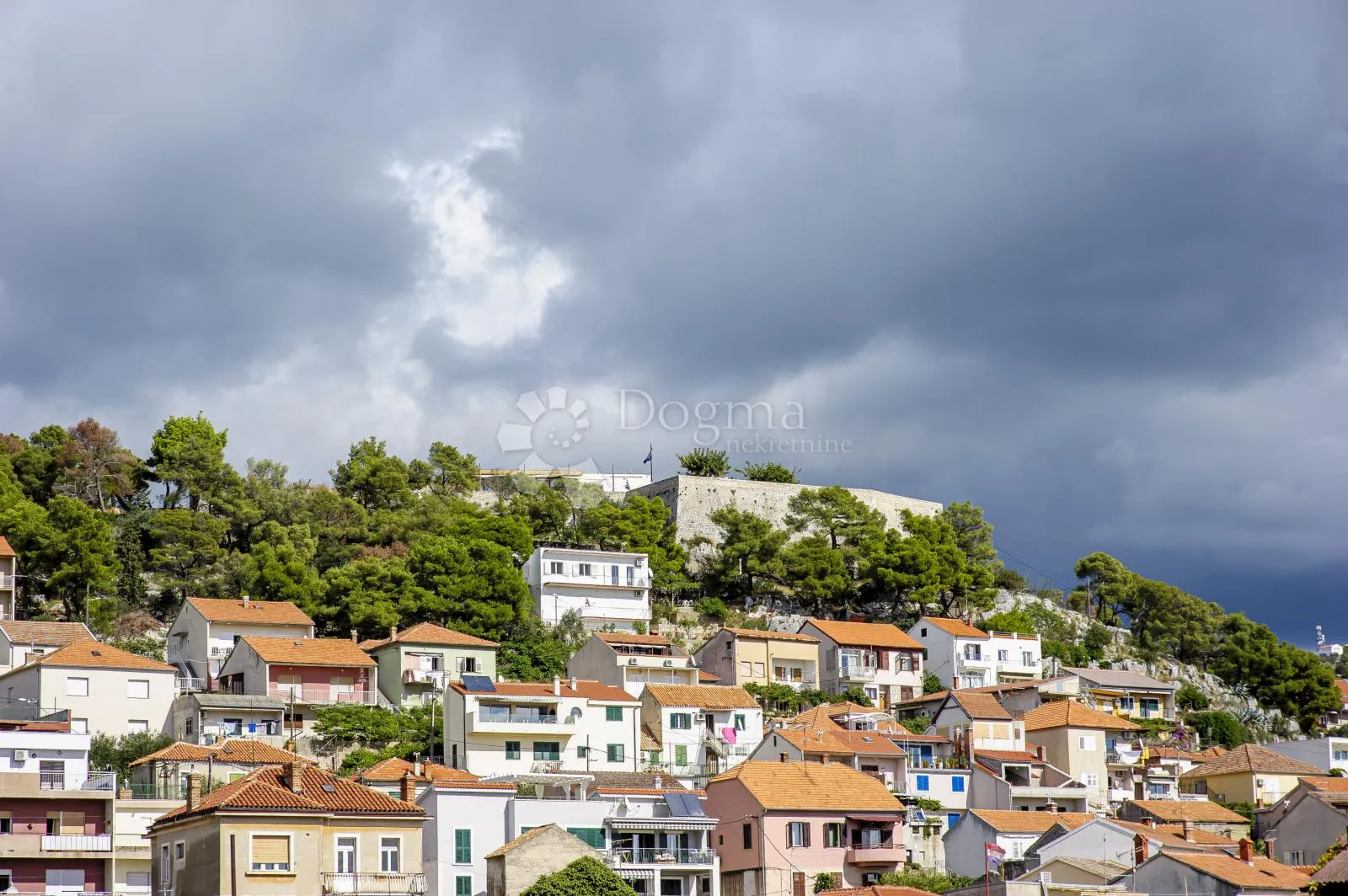 šibenik - renovirani stan u centru grada - slika 19