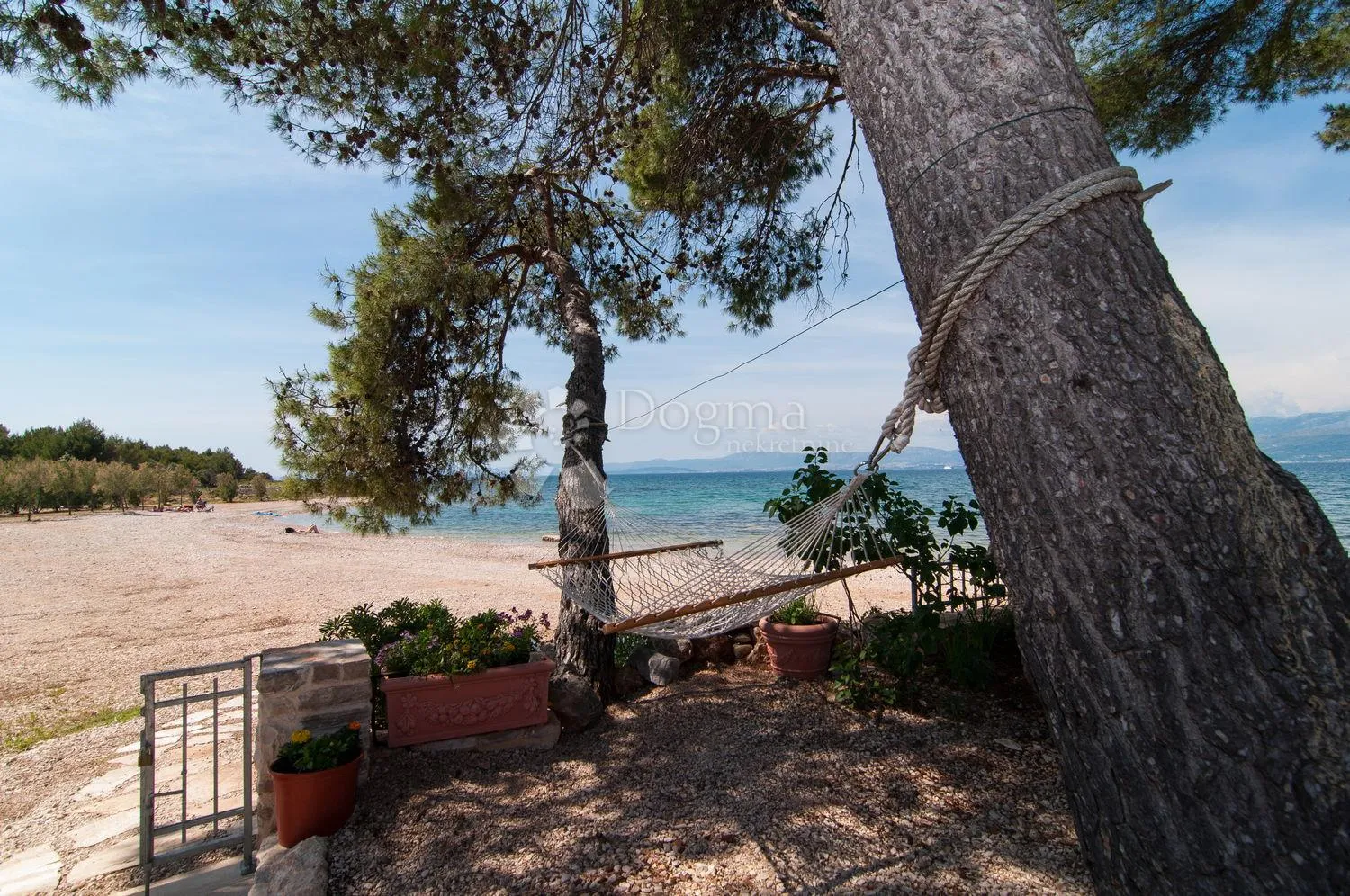 otok brač – ekskluzivna kuća na samoj obali mora s privatnim bazenom i pogledom na more - slika 6