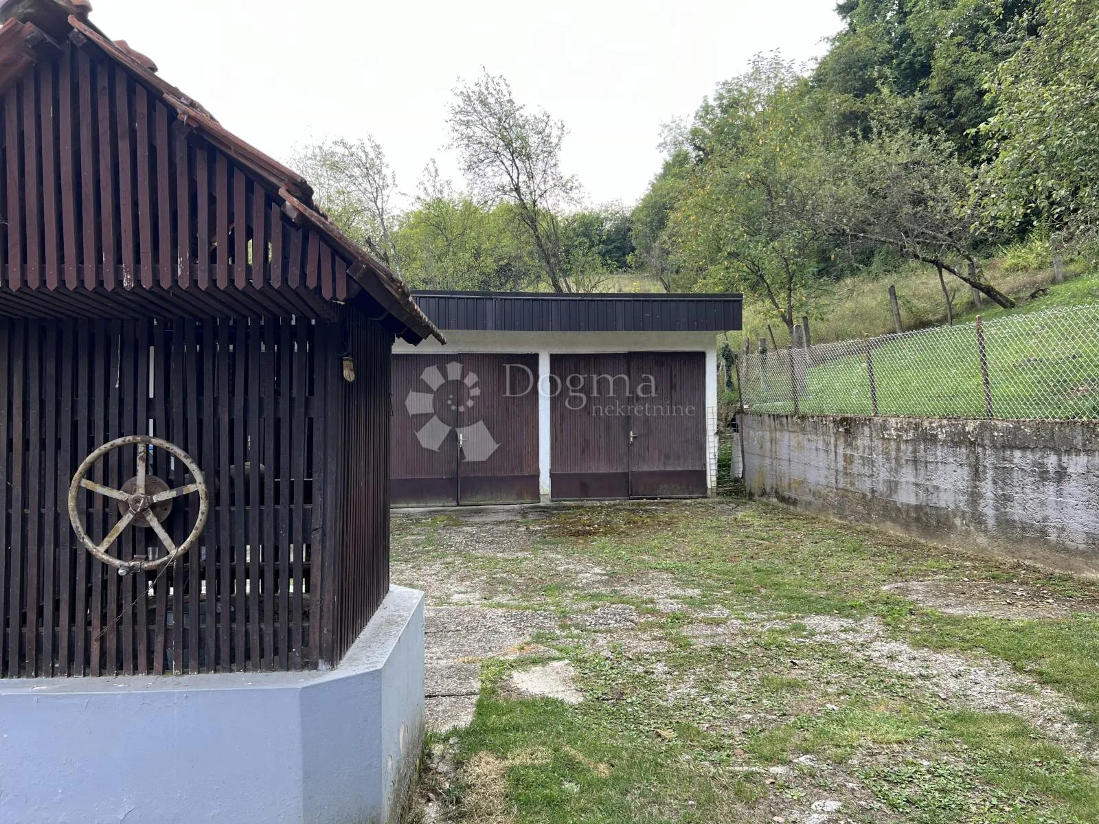 kuća s velikim zemljištem – idealno za turizam i obiteljski život - slika 13