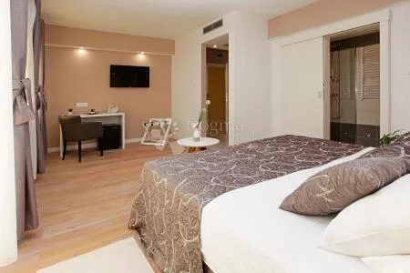 mali obiteljski hotel, prvi red do mora, vela luka - slika 11