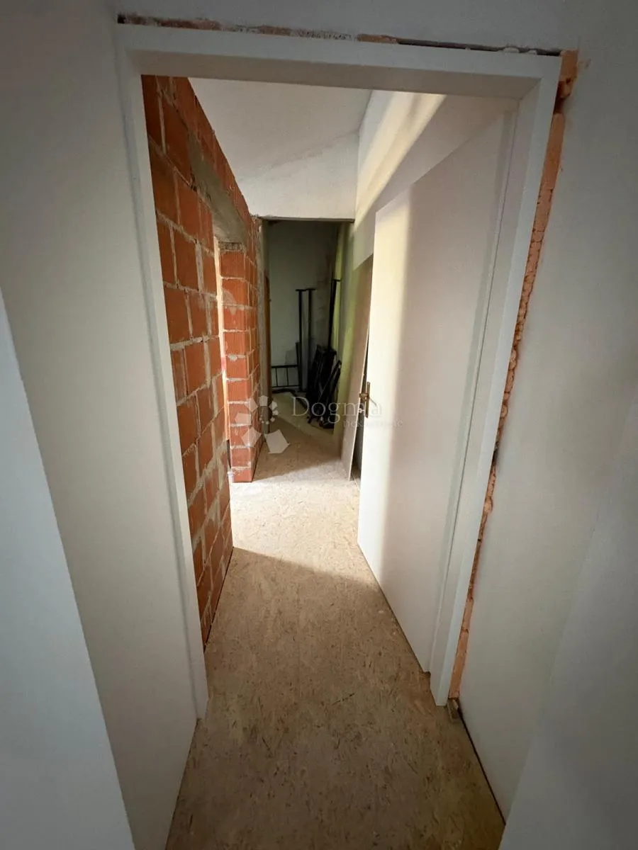 prostrana katnica u retfali – 291 m² s dvorištem - slika 7