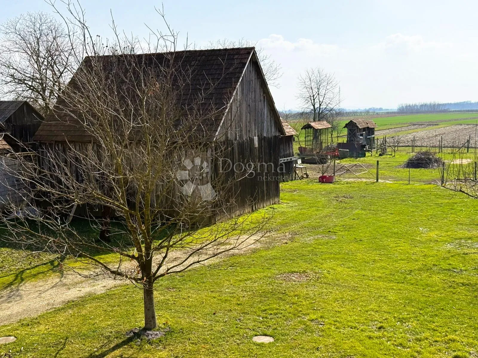 prostrana poslovna zgrada - idealna za restoran, trgovinu i događanja - slika 19