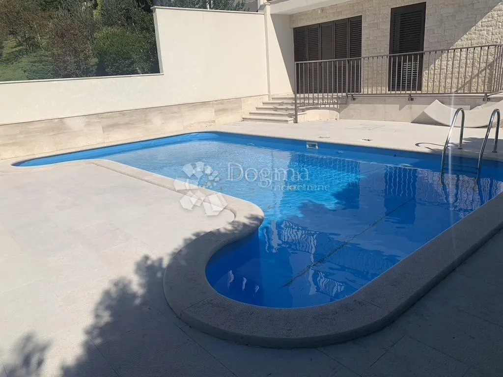 villa s bazenom na pantovčaku - slika 7