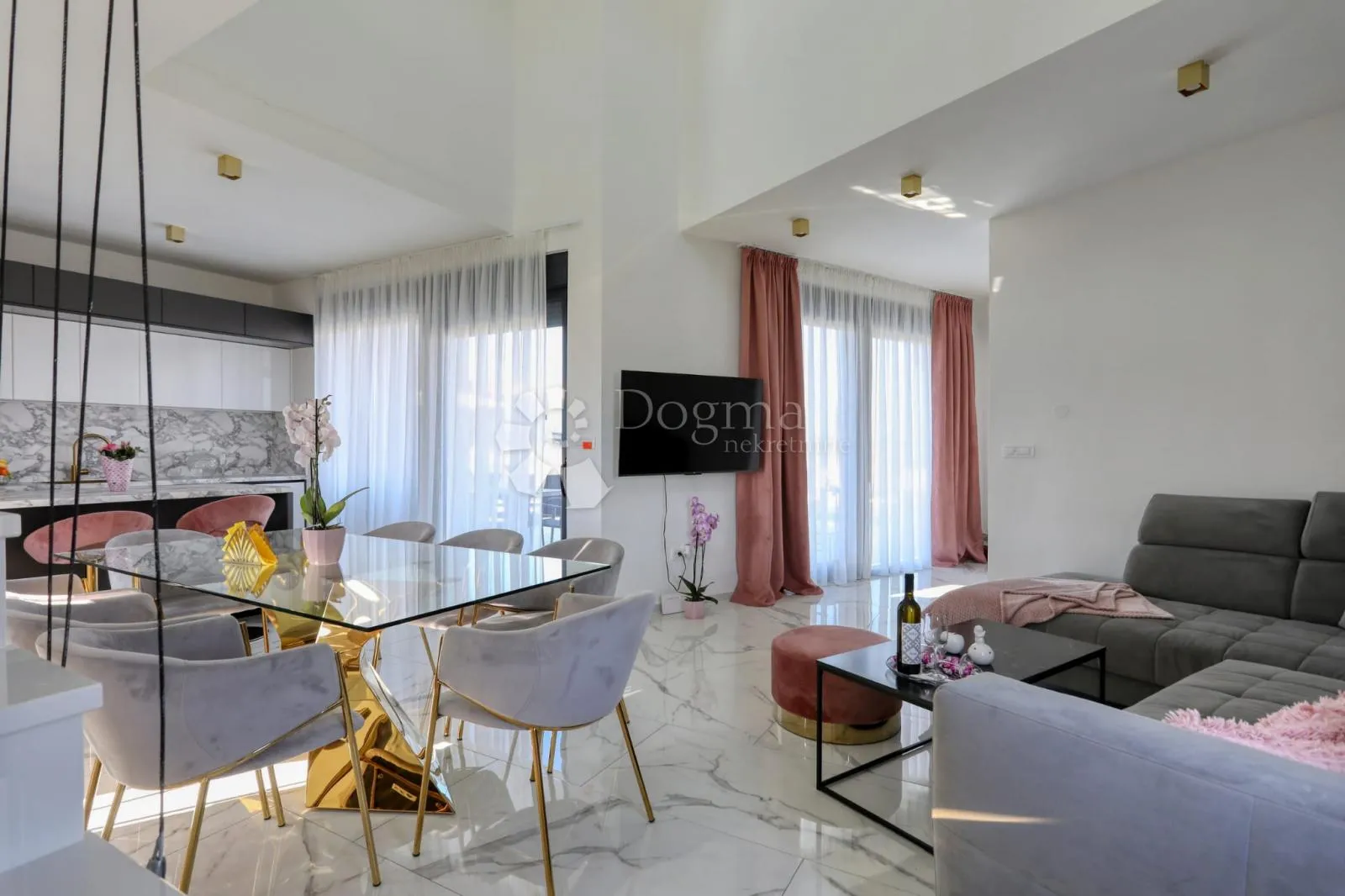 prodaje se moderna vila sa bazenom privlaka - slika 28