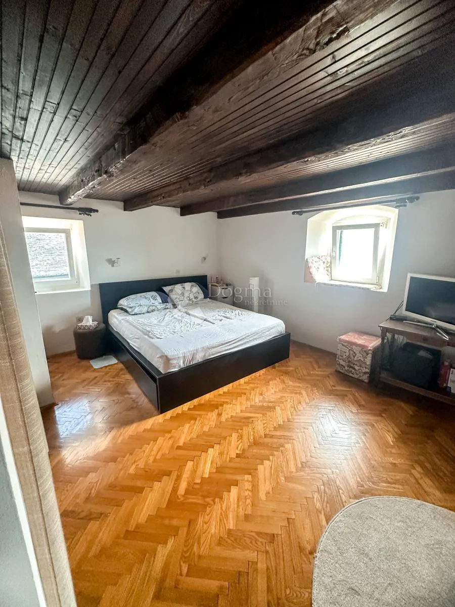 renovirana kamena kuća u srcu primoštena, 150 m2 - slika 14