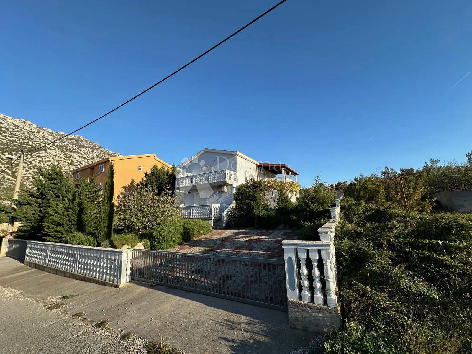 cesarica kuća novije gradnje sa 4 apartmana - slika 11