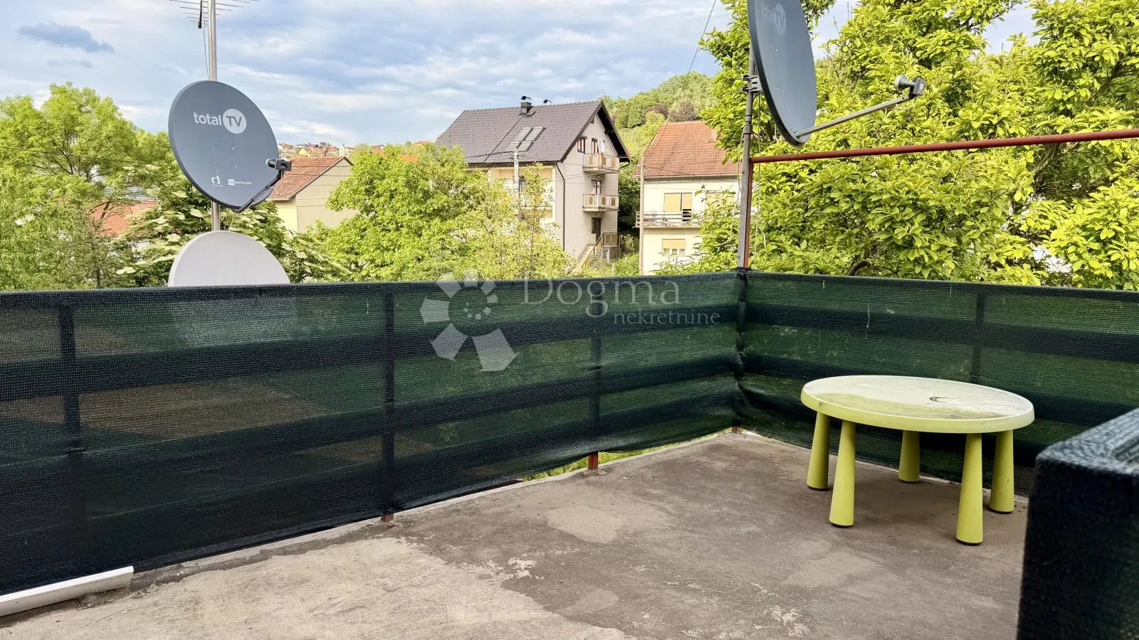 prostran 4soban stan s parkingom i terasom (97m2) - slika 10