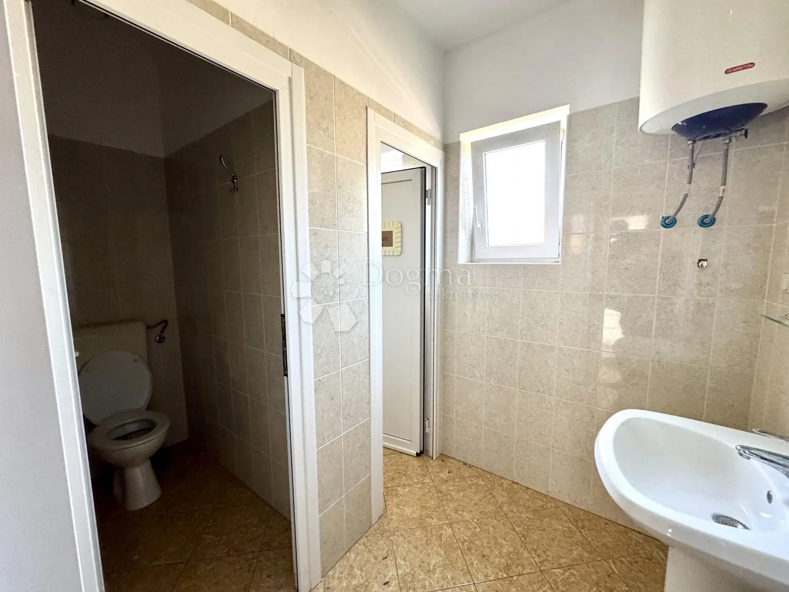 poslovni prostor u centru malinske - slika 8