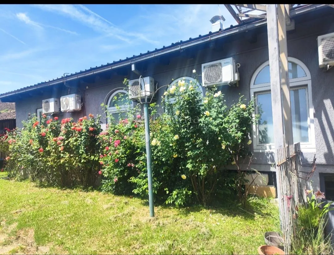 hotel na zlatnoj lokaciji - slika 30