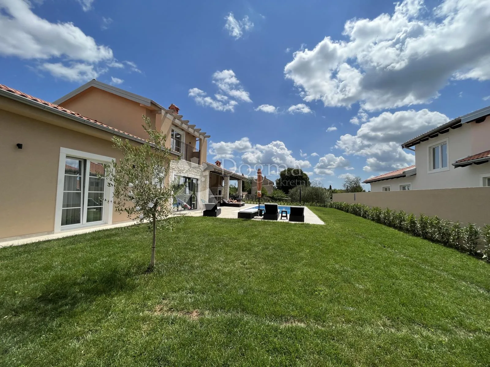 luksuzna vila s bazenom za dugoročni najam - slika 4