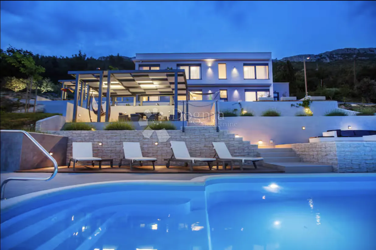 luksuzna vila s panoramskim pogledom i potpunom privatnošću u kaštelima - slika 8