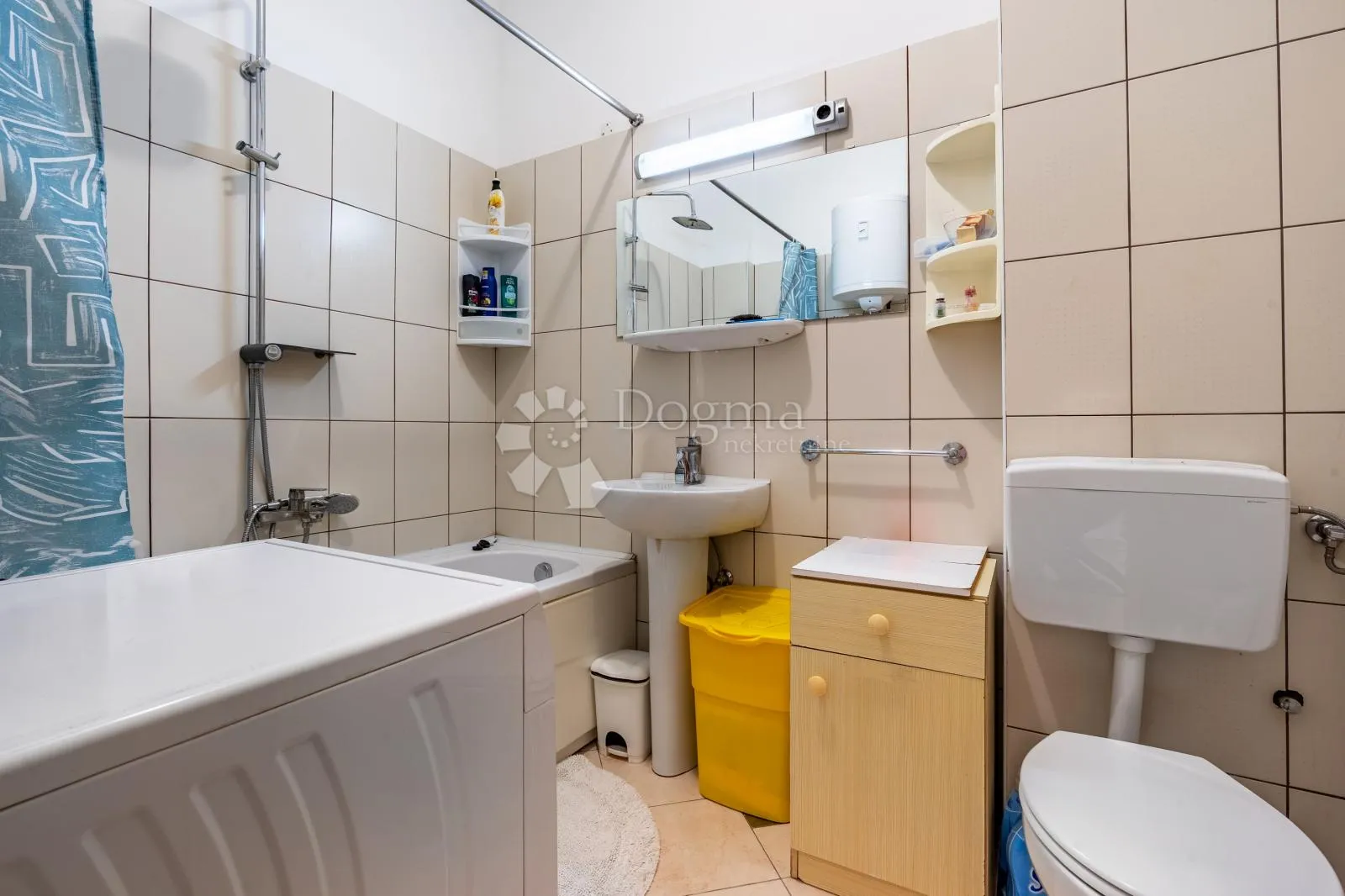 grad krk – elegantan apartman s privatnim vrtom, dvije terase i parkirnim mjestom - slika 9