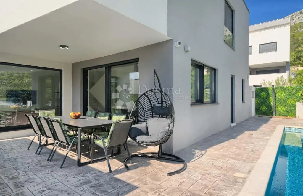 vila s bazenom u strožancu - slika 50