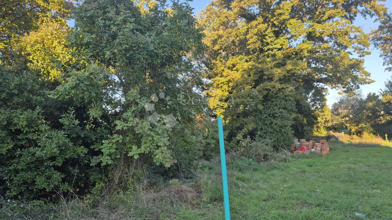 građevinsko zemljište površine 1968 m2, 2 km od mora, 80 eur/m2 - slika 8