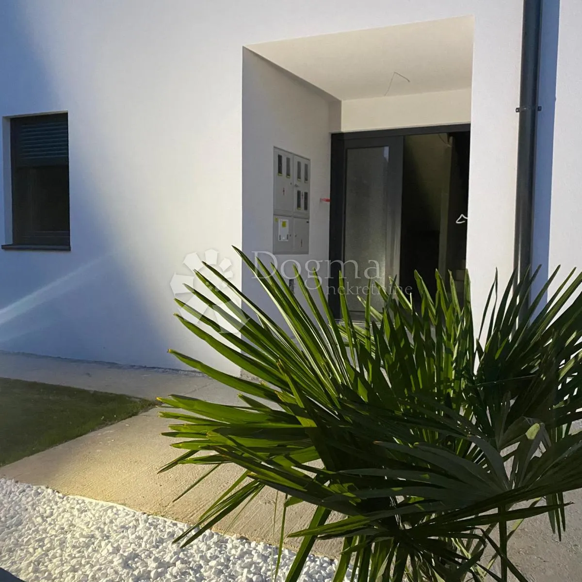novogradnja, apartman u prizemlju sa okućnicom od 135 m2 - slika 12