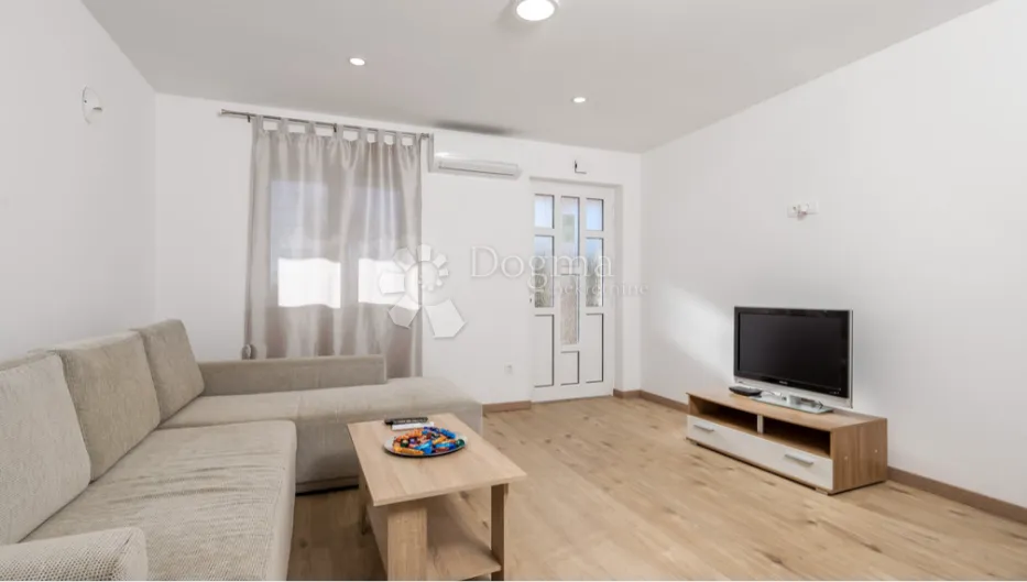 odlična kuća za investiciju i život - slika 27
