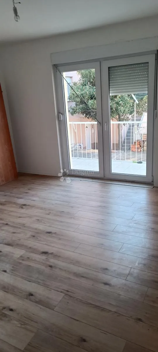 hitno! renoviran trosoban stan, split, visoka - slika 17