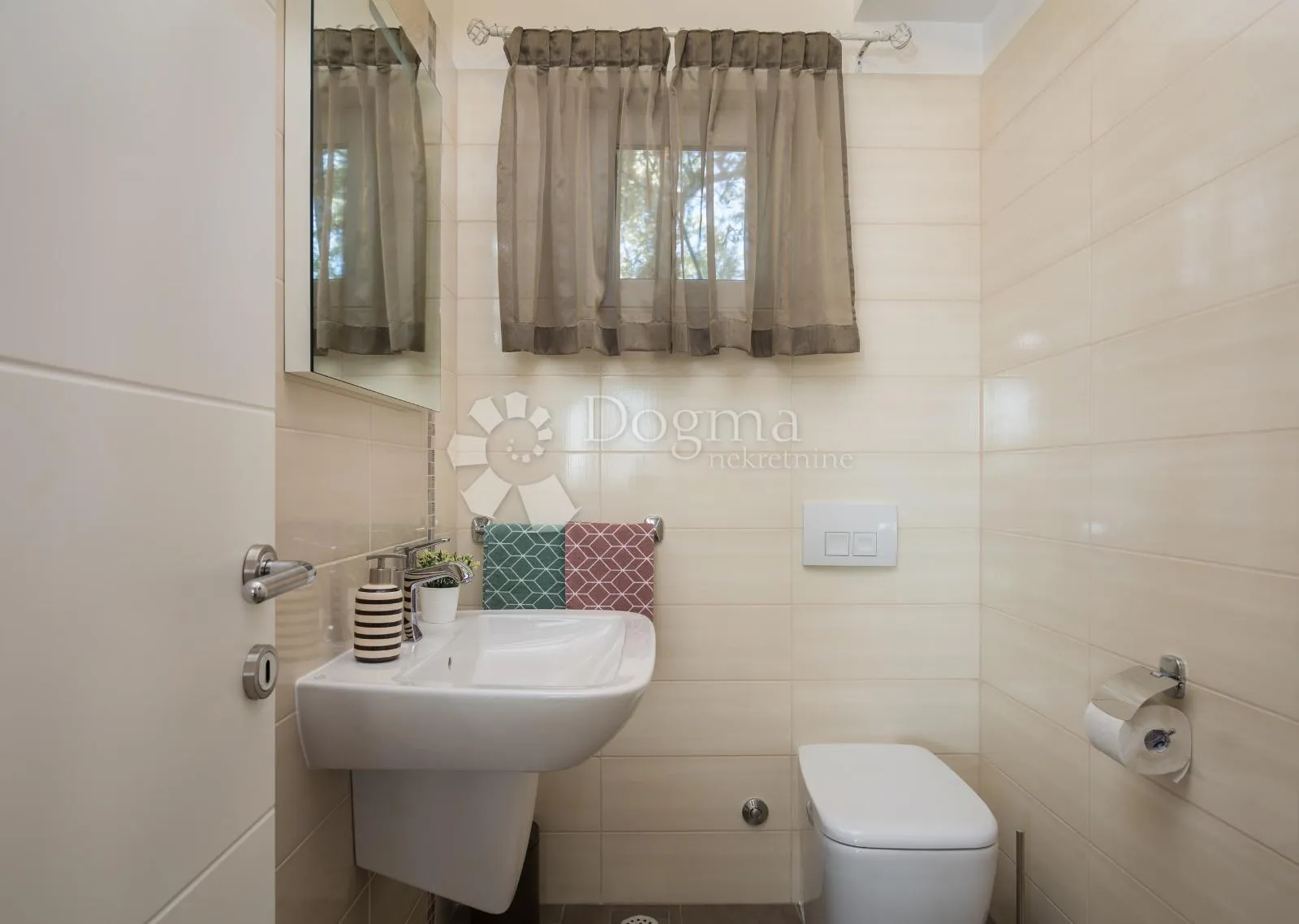 kuća sa pogledom na more, potpuna privatnost! 700 m od mora - slika 32
