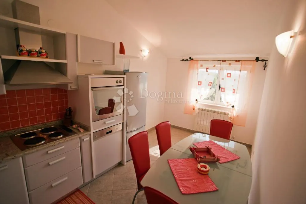 prodaje se – vila s neprocjenjivim pogledom na more, otoke i primošten - slika 11