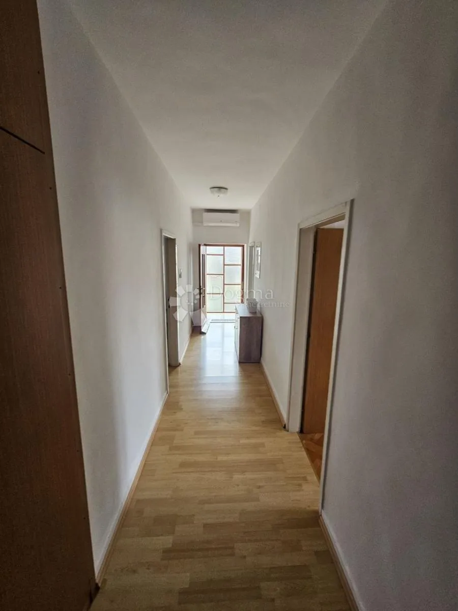 samostojeća kuća s pogledom na more marinova draga! o.čiovo - slika 2