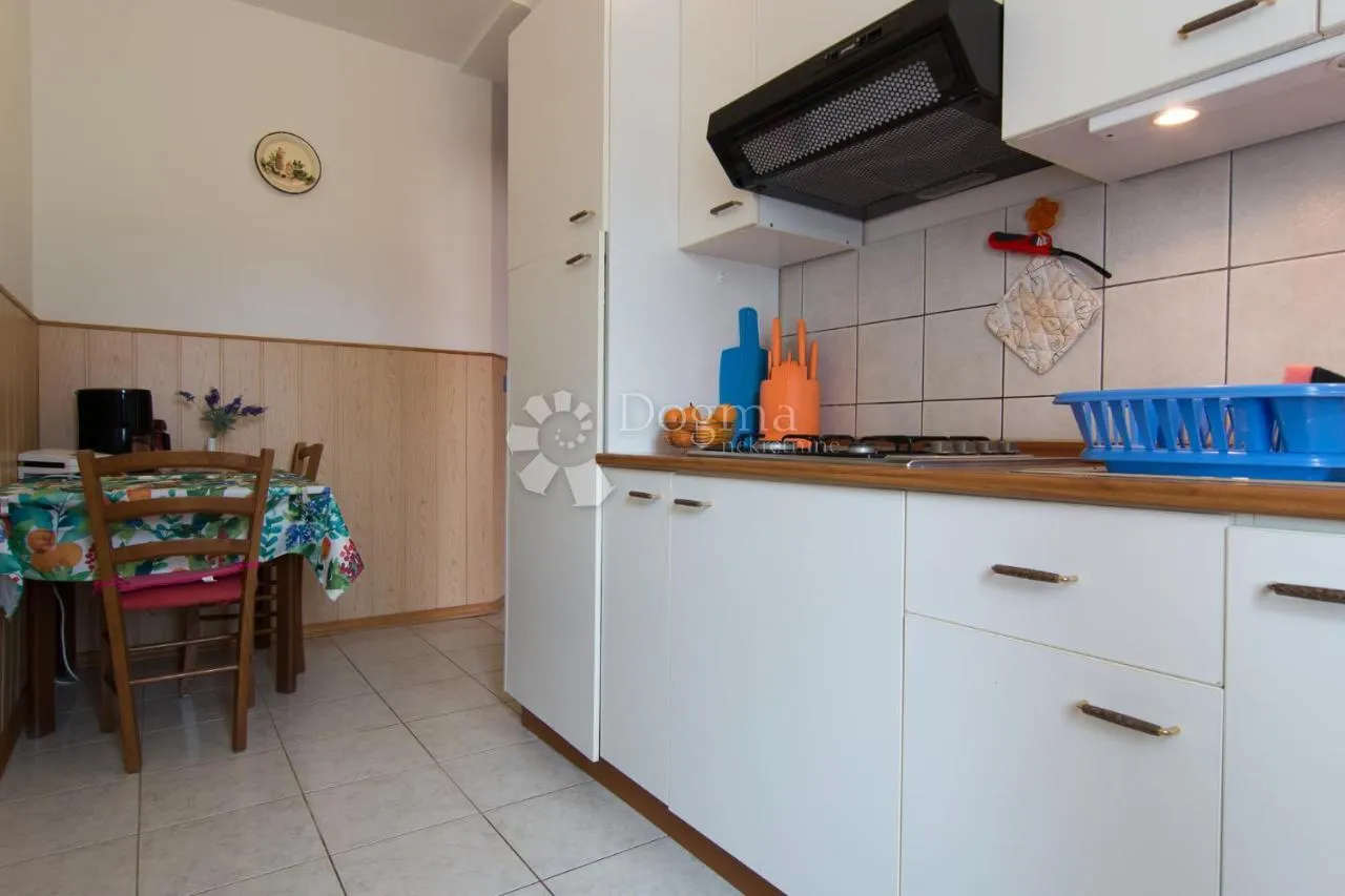 kuća sa bazenom i 4 stambene jedinice - 600m od plaže - slika 20