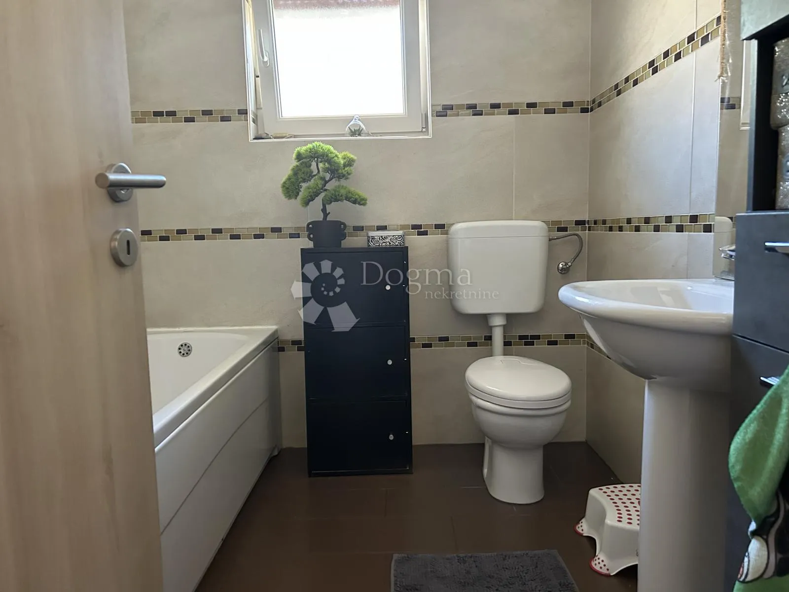 viškovo stan 4s+db ,141m2 - slika 12