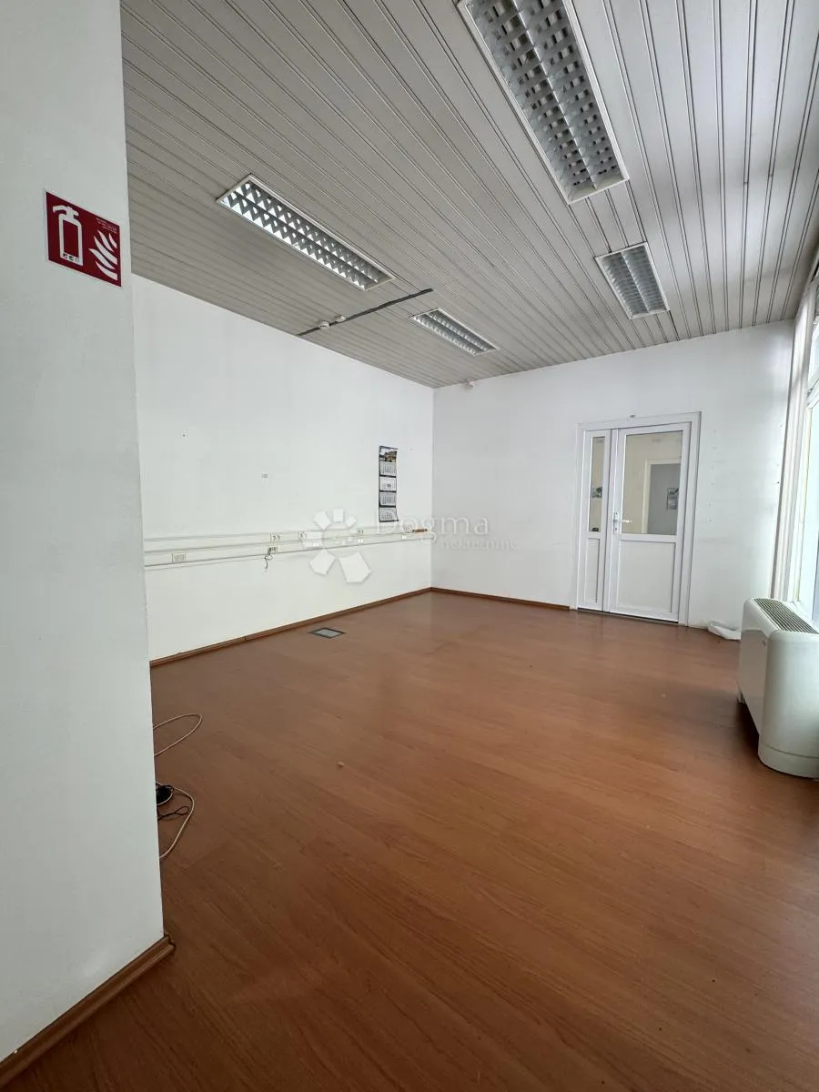 poslovni prostor-samostojeća zgrada na jako dobroj lokaciji škurinja! - slika 17