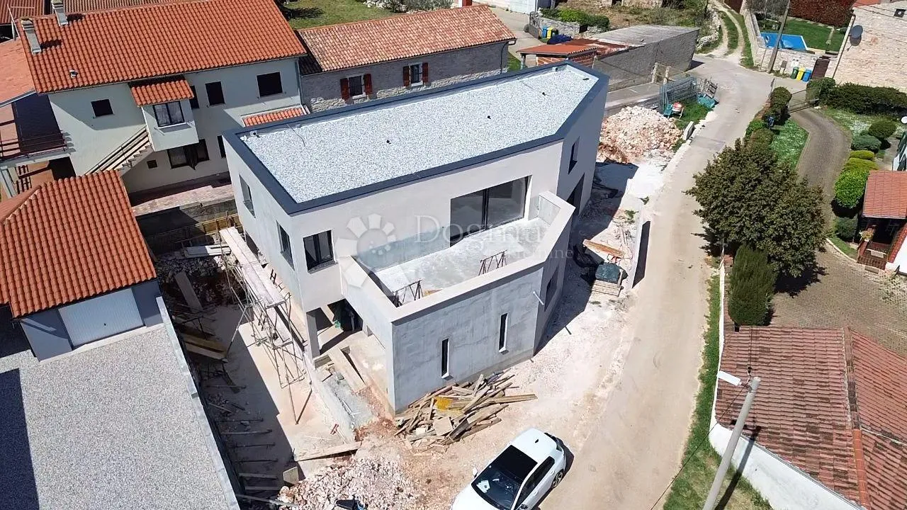 atraktivna vila u šišanu s dva odvojena stana i bazenom, blizina mora - slika 6