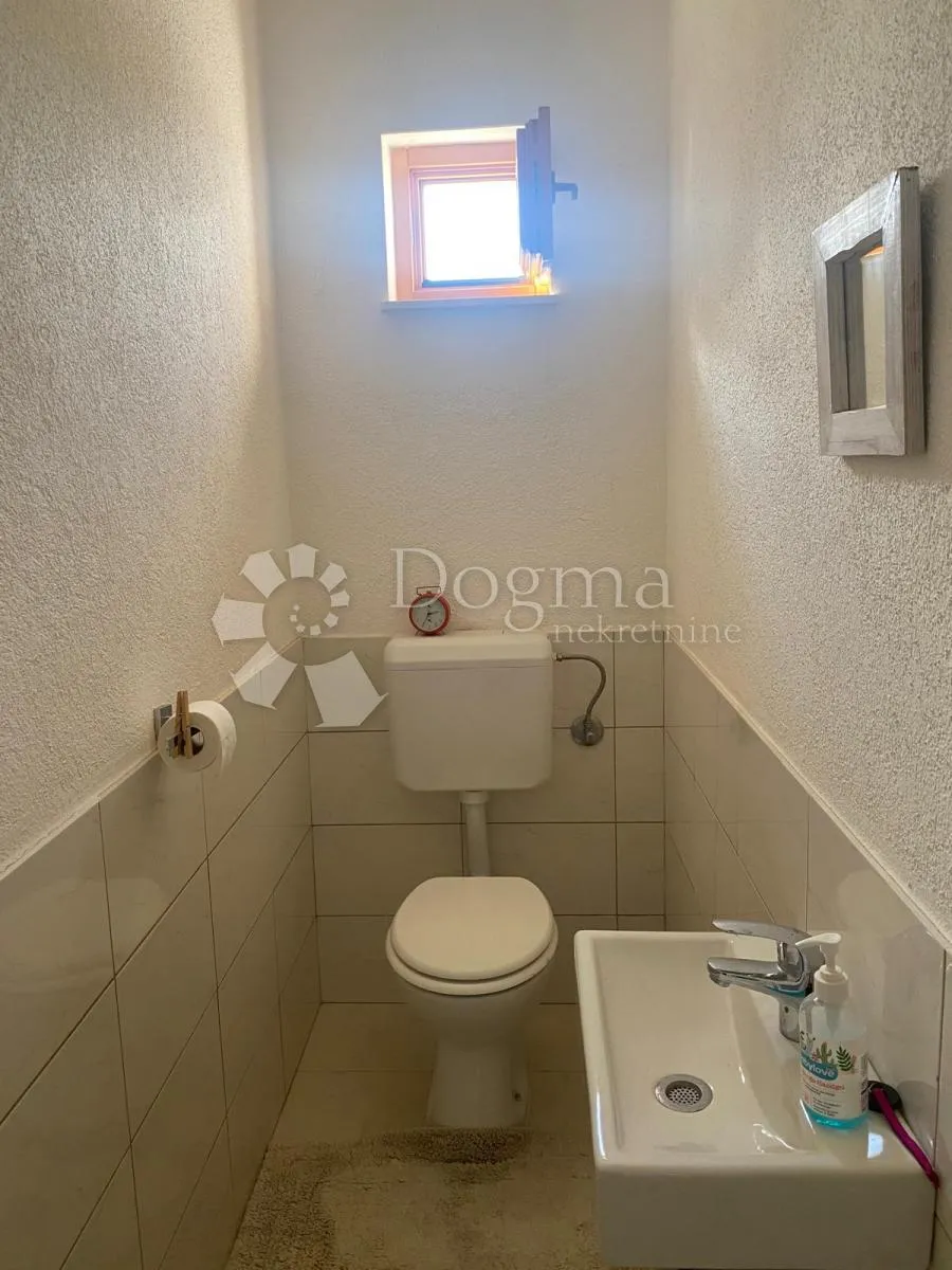 renovirana kuća s panoramskim pogledom na ivančicu - slika 12