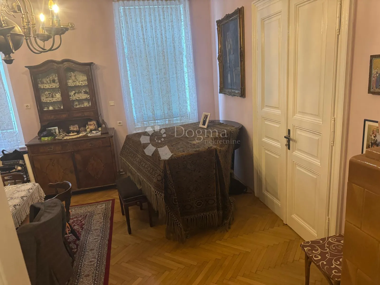 raskoš građanskog stana u srcu zagreba – spoj klasike i prestiža - slika 9