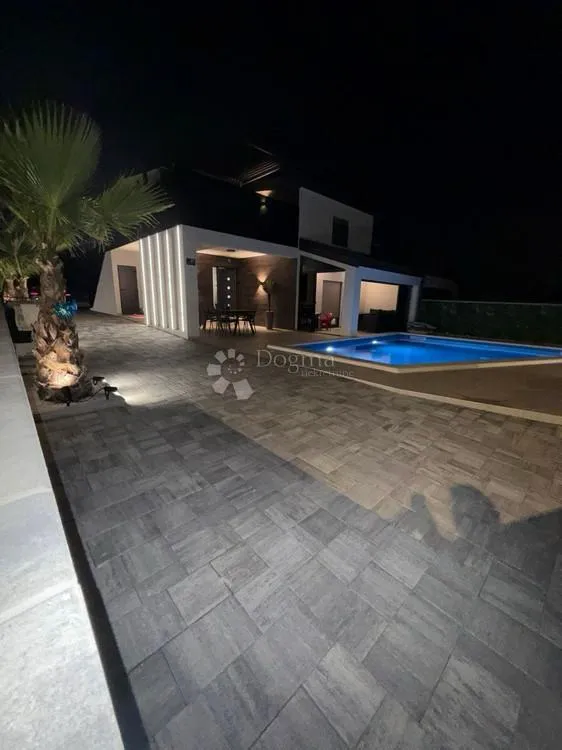 luksuzni apartman kat otok vir - slika 22