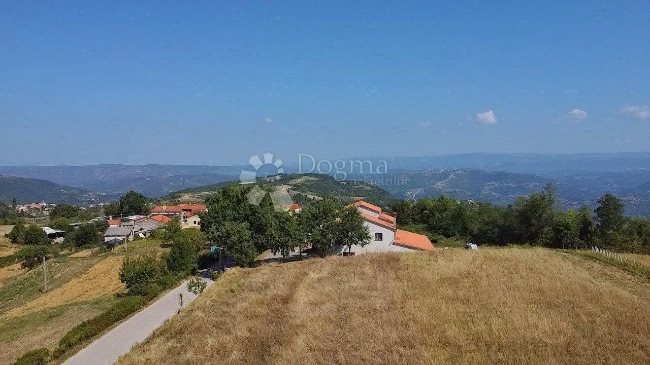 prilika!! zemljište sa 3 građevinske dozvole i plaćenim komunalijama - slika 3