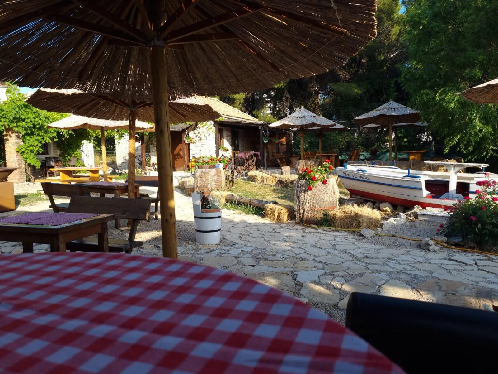 'etno selo', prvi red do mora, uz plažu – idealna prilika za turistički i ugostiteljski biznis - slika 10